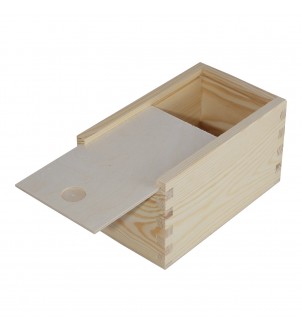 Zasuwane pudełko z drewna